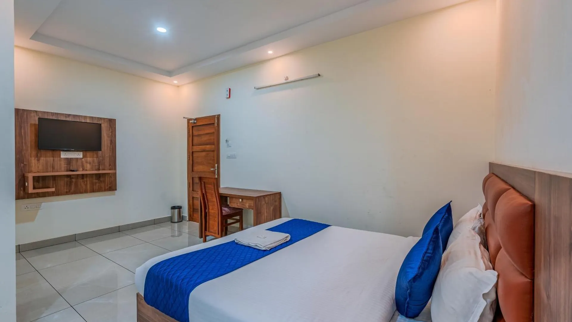 Chaithanya Residency Kochi 0*,  India